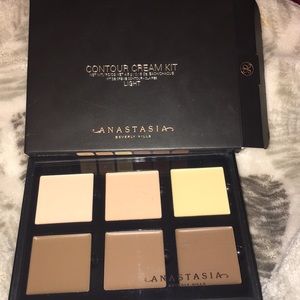 Anastasia Beverly Hills Light Cream Contour Kit